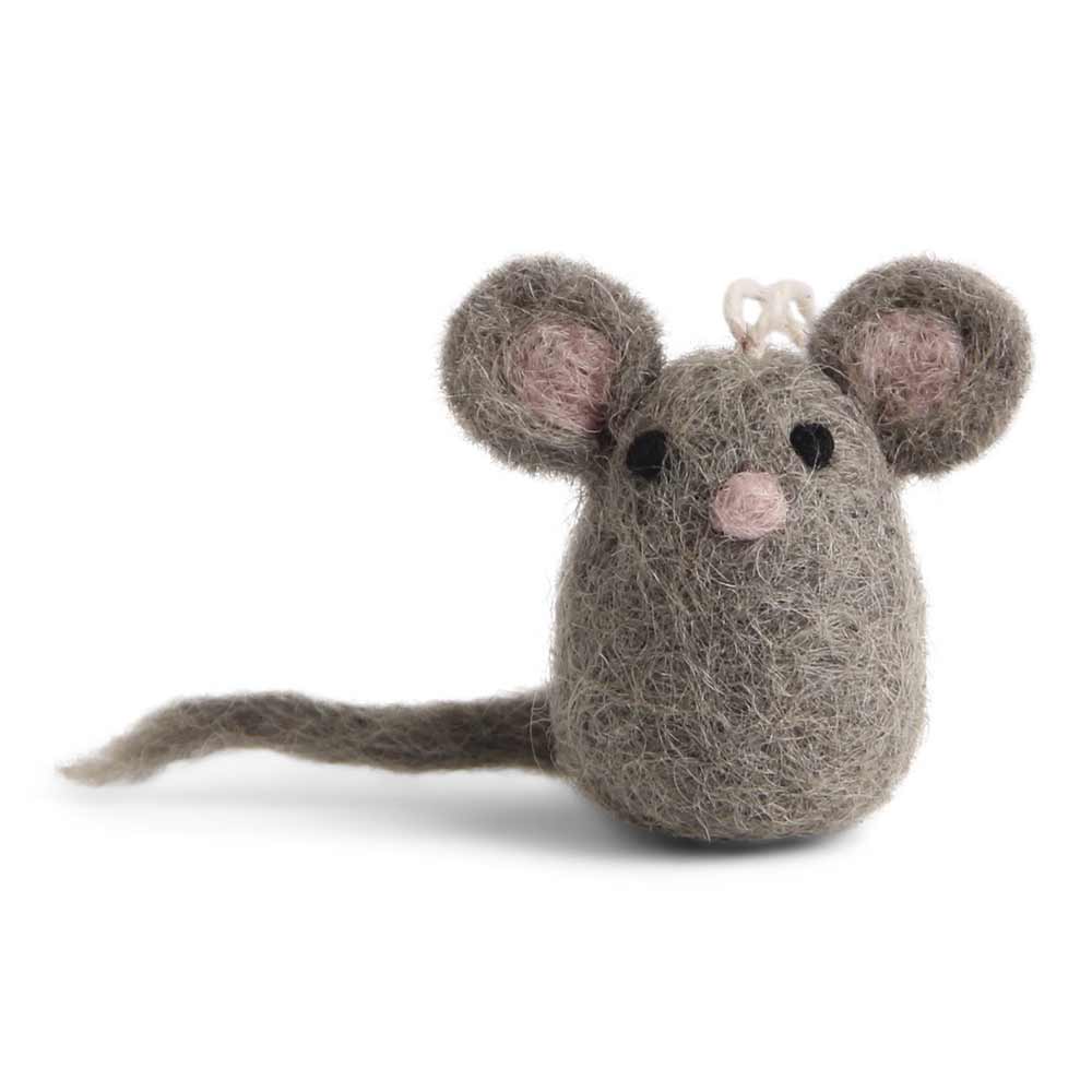 Eine Nahaufnahme eines Gry & Sif - Anhänger Filz Maus Mini.