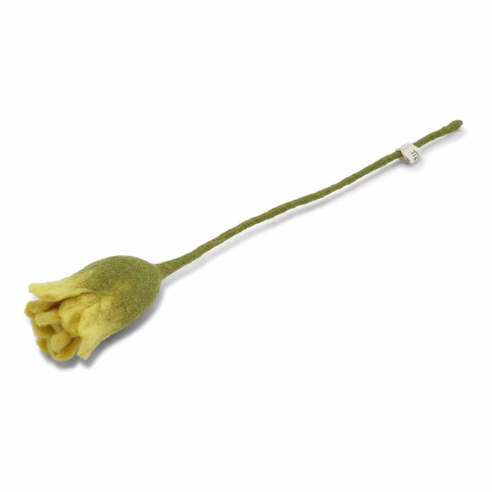 Gry & Sif - Tulpe Filz gelbe Blume mit grünem Stiel auf weißem Hintergrund.