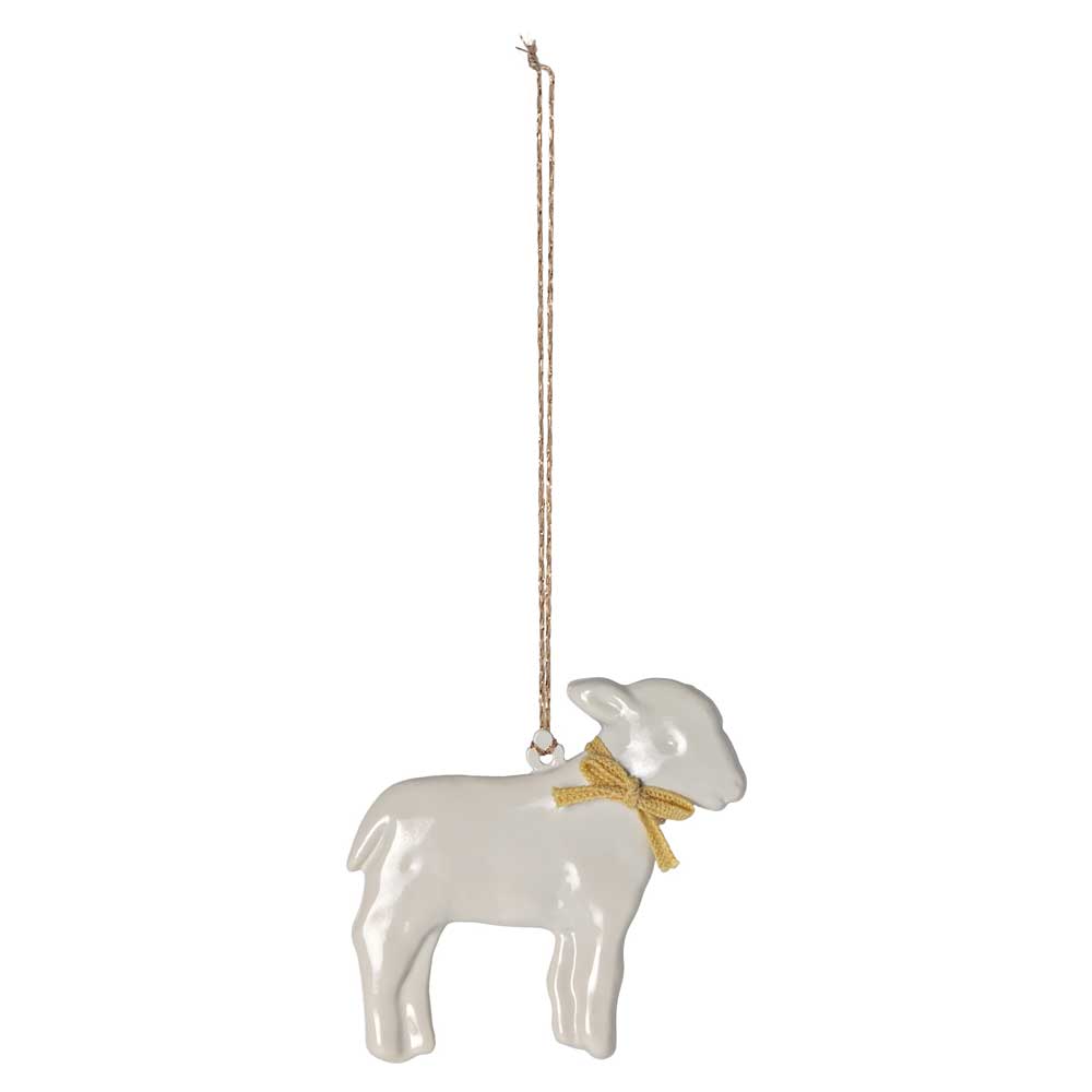 Maileg-Schaf-Ornament mit einer goldenen Schleife um den Hals, die an einer Schnur aufgehängt ist.