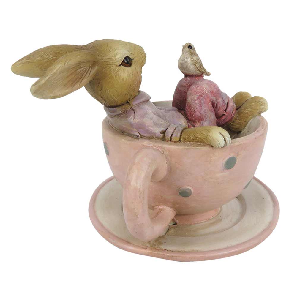 Ein Clayre & Eef - Hase in Tasse mit Vogel Rosa sitzt in einer Teetasse.
