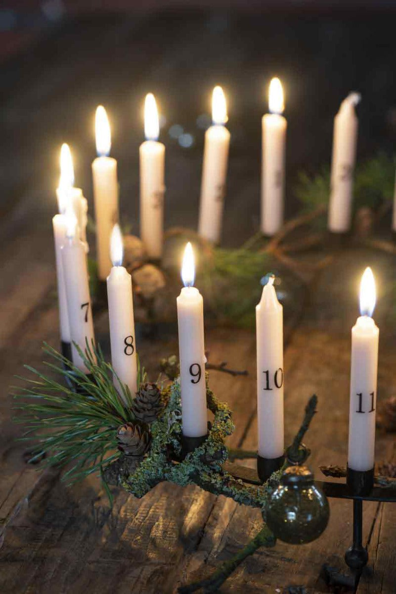 Ib Laursen - Dünne Kerzen 1-24 malva mit schwarzen Zahlen