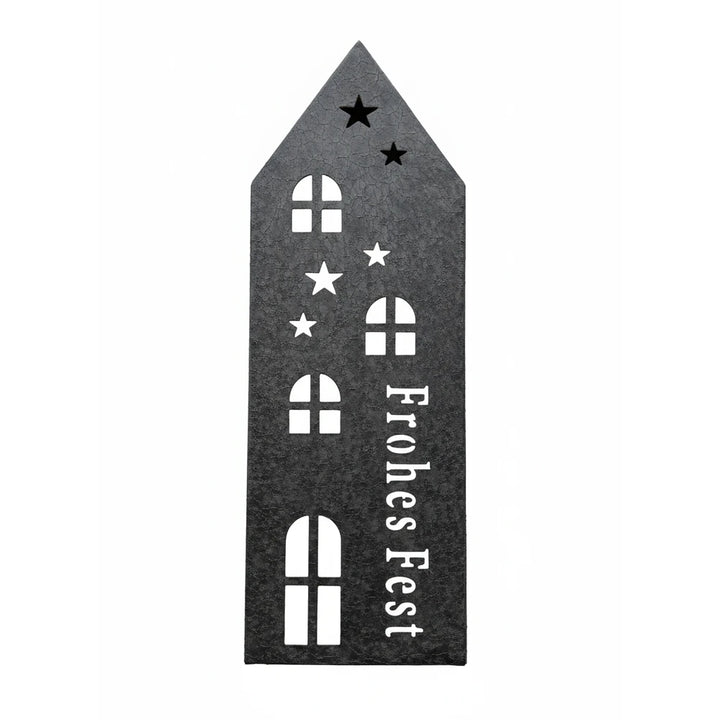 Alsaba Home - Lichthaus Liebe macht ein Zuhause: Graue, hausförmige Metalldekoration mit ausgeschnittenen Fenstern, Sternen und "Frohes Fest" vertikal auf der rechten Seite; für Kerzen bestimmt.