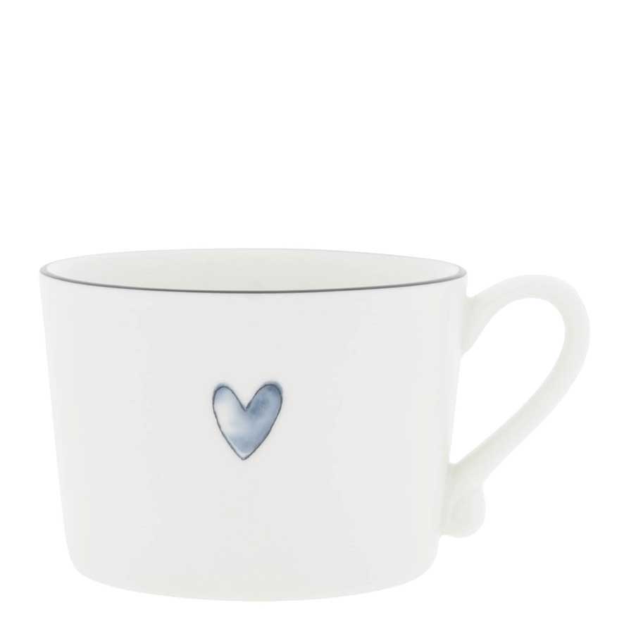 Bastion Collection - Tasse Iris Blue Heart Tasse mit einem blauen Herzdesign auf der Seite.