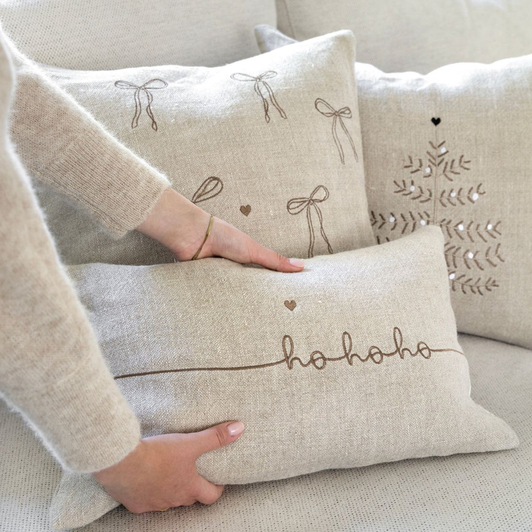 Bastion Collections – Kissenhülle 50×50 cm – Natur / mit Schleifen – 100 % Leinen