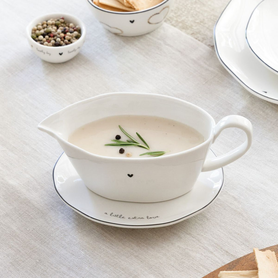 Bastion Collections – Sauciere Oval Weiß – mit Herz in Schwarz