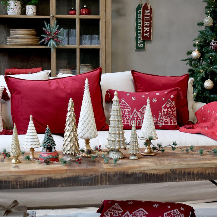 Chic Antique - Aix Kissenbezug mit Quasten & Häusern, L50/B35 cm cherry