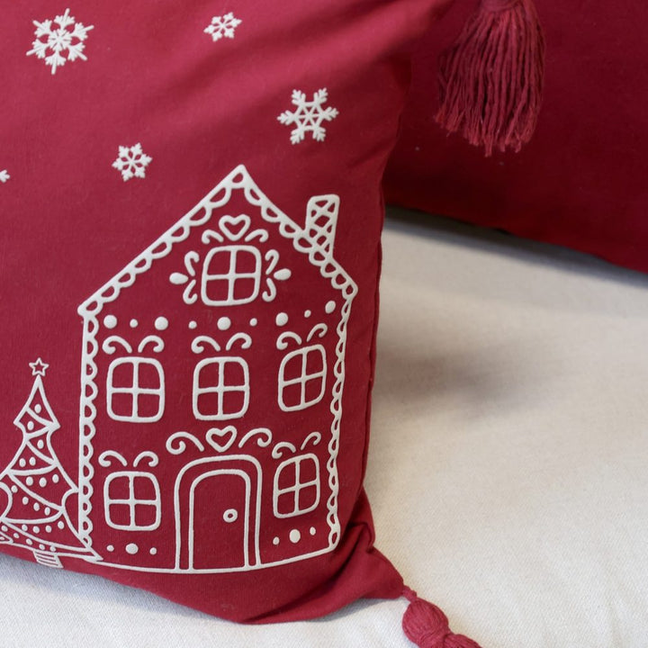 Chic Antique - Aix Kissenbezug mit Quasten & Häusern, L50/B35 cm cherry