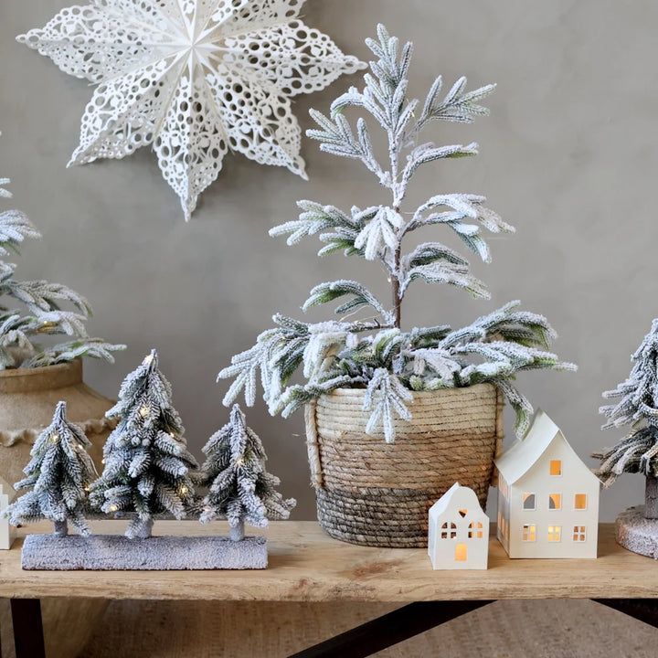 Chic Antique - Fleur Tannenbaum mit Schnee & LED inkl. Timer grün