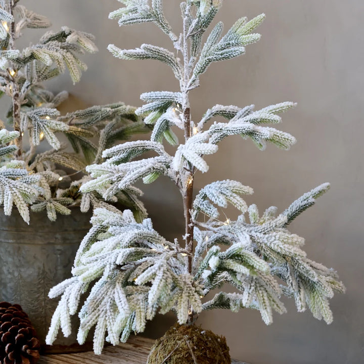 Chic Antique - Fleur Tannenbaum mit Schnee & LED inkl. Timer grün