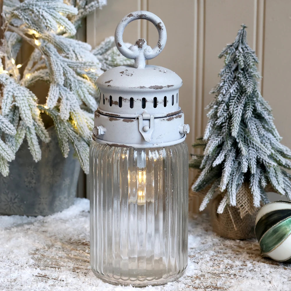 Chic Antique - Französische Stalllaterne inkl. Birne & Timer antique weiß