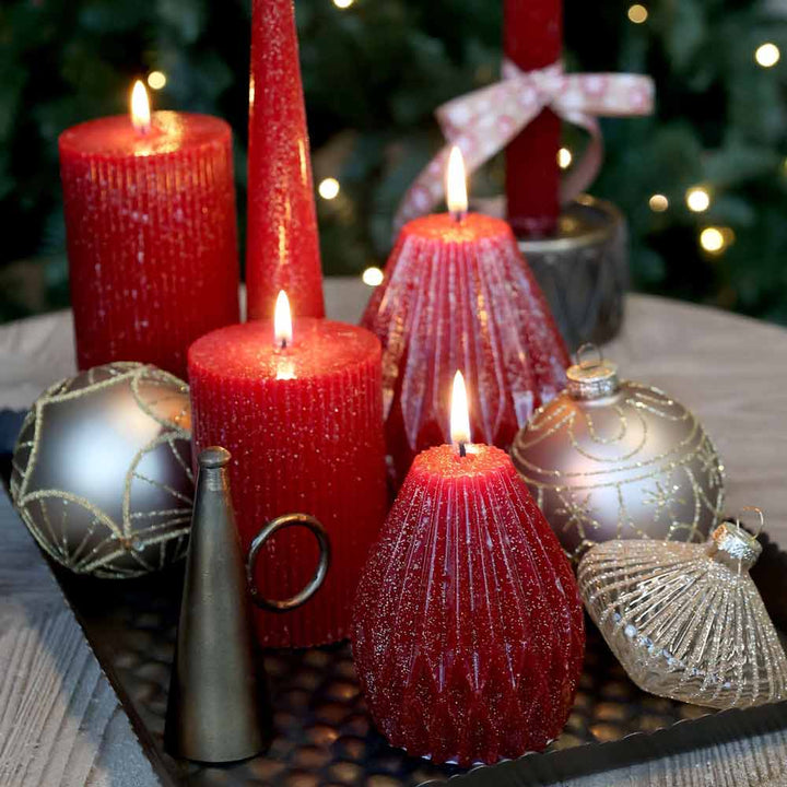 Chic Antique Stumpenkerze – Rot, Glitzer, 40h Brenndauer – Alsaba