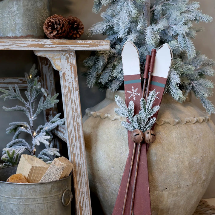 Chic Antique - Vintage Ski mit Stöcken für Deko antique cherry