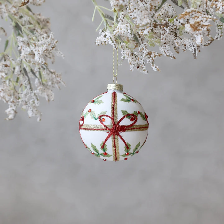 Chic Antique - Weihnachtskugel mit Schleife creme