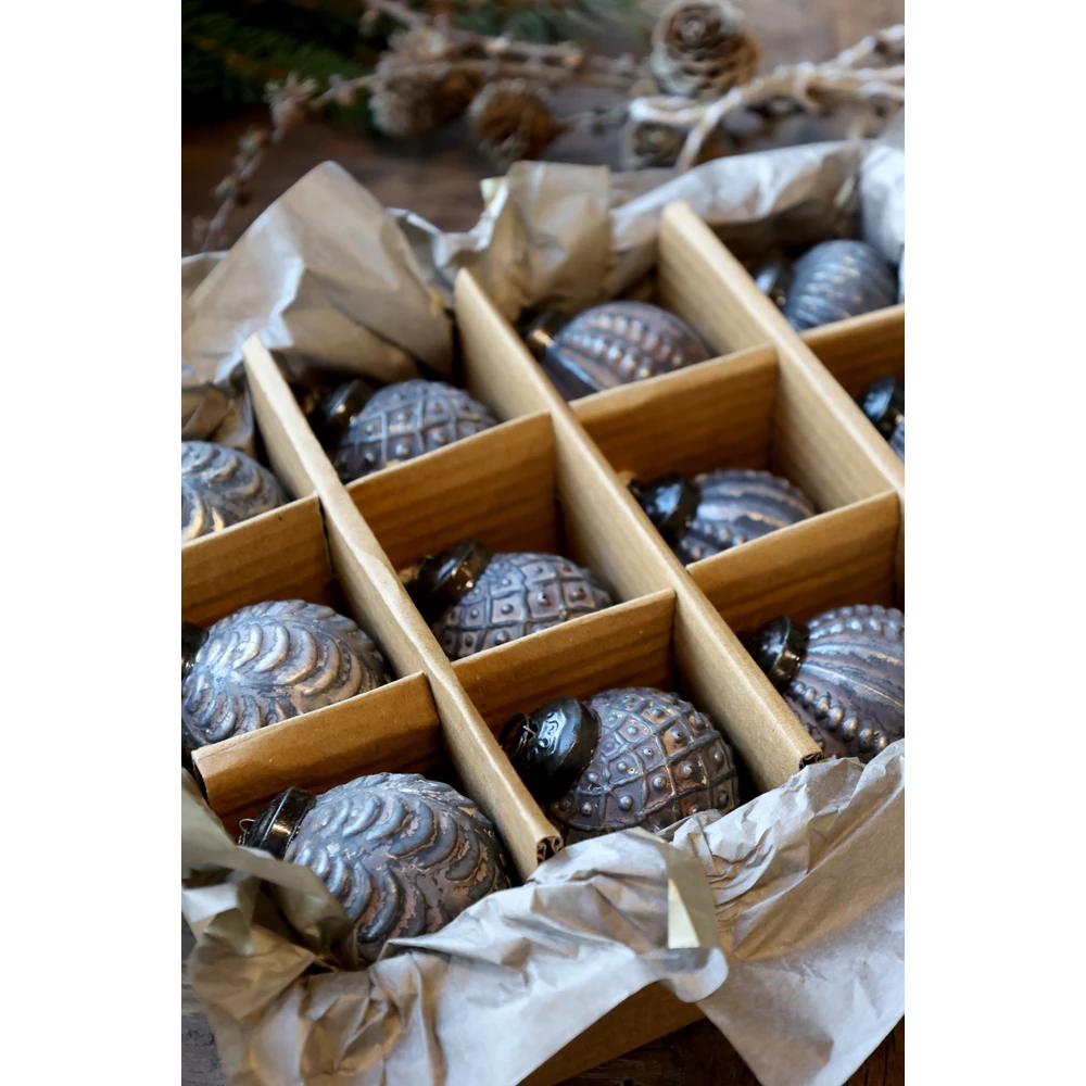 Chic Antique - Weihnachtskugeln in einer Schachtel 12er-Set antique mokka