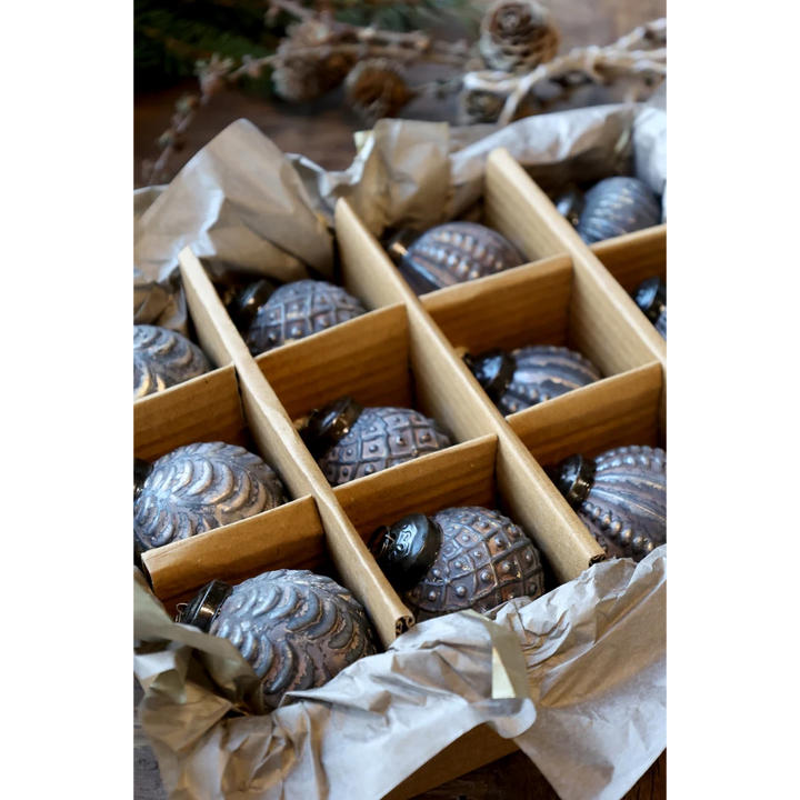 Chic Antique - Weihnachtskugeln in einer Schachtel 12er-Set antique mokka