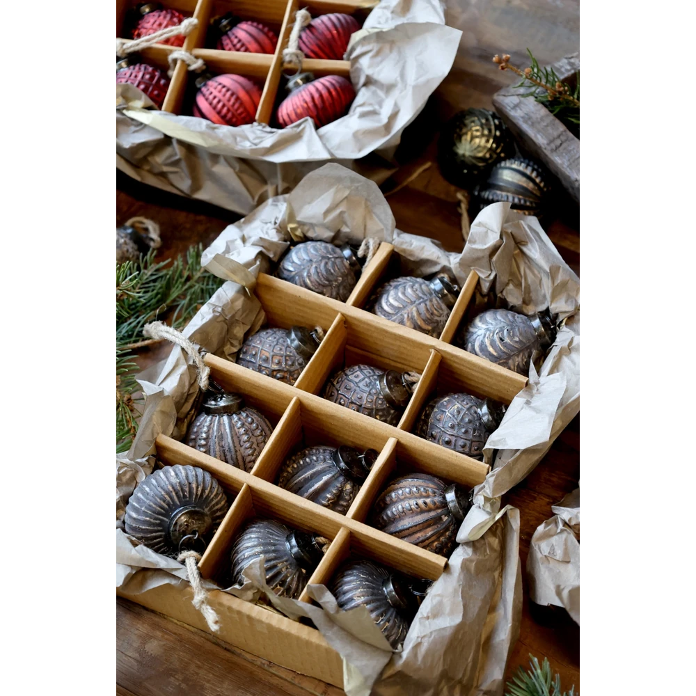 Chic Antique - Weihnachtskugeln in einer Schachtel 12er-Set antique mokka