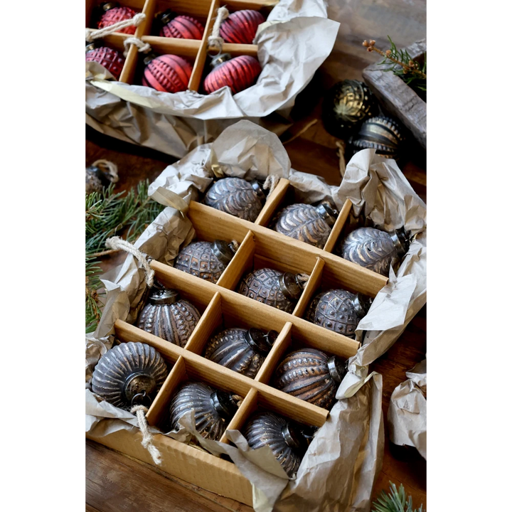 Chic Antique - Weihnachtskugeln in einer Schachtel 12er-Set antique mokka