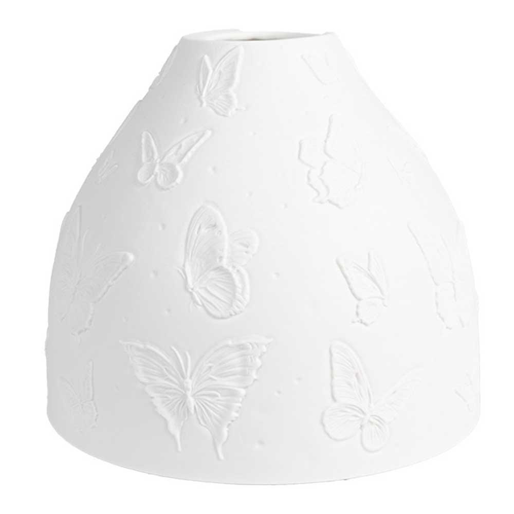 Eine weiße, kuppelförmige Vase von Clayre & Eef mit geprägtem Schmetterlingsmuster auf der Porzellanoberfläche.