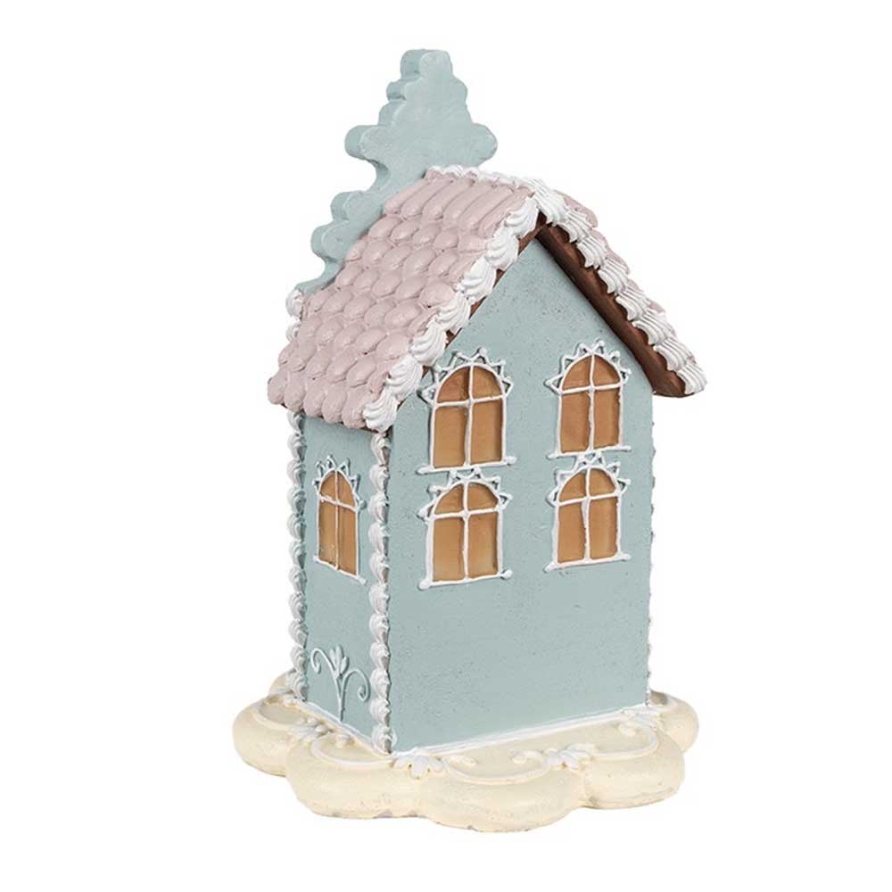 Ein 20 cm großes Lebkuchenhaus von Clayre & Eef ist ein bezauberndes kleines Haus in Pastellblau und -rosa mit weißem Rand, einem strukturierten Dach und steht auf einem weißen Sockel.