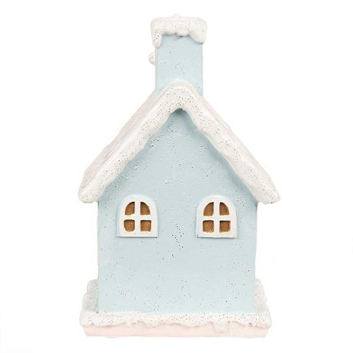 Ein 15 cm großes blaues Keramikhaus mit weißem schneebedecktem Dach und Fenstern, das an eine Winterhütte von Clayre & Eef erinnert – Lebkuchenhaus mit LED.