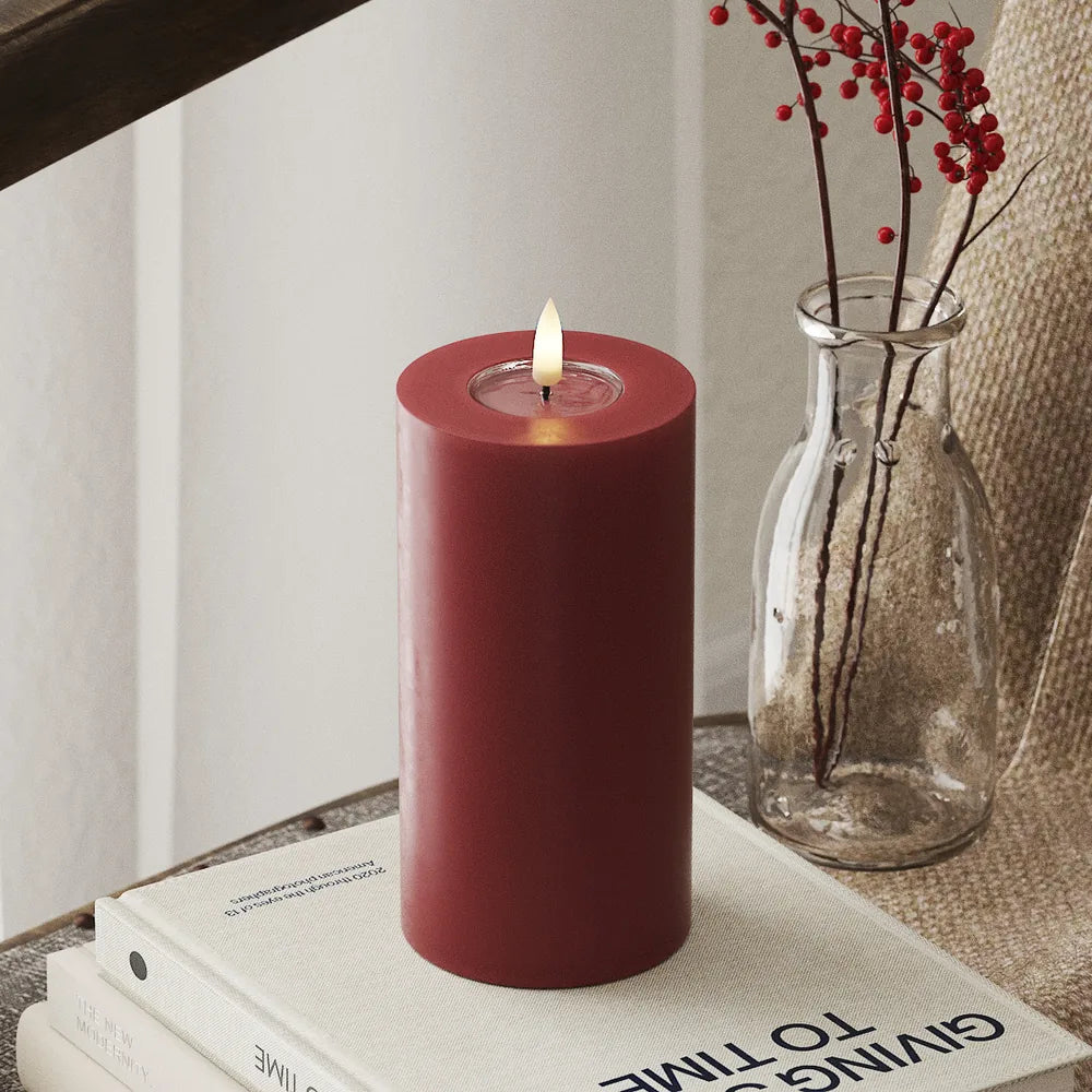 LED Stabkerzen Bordeaux 2 Stk Ø2×15 cm – Real Flame, 300h – Alsaba