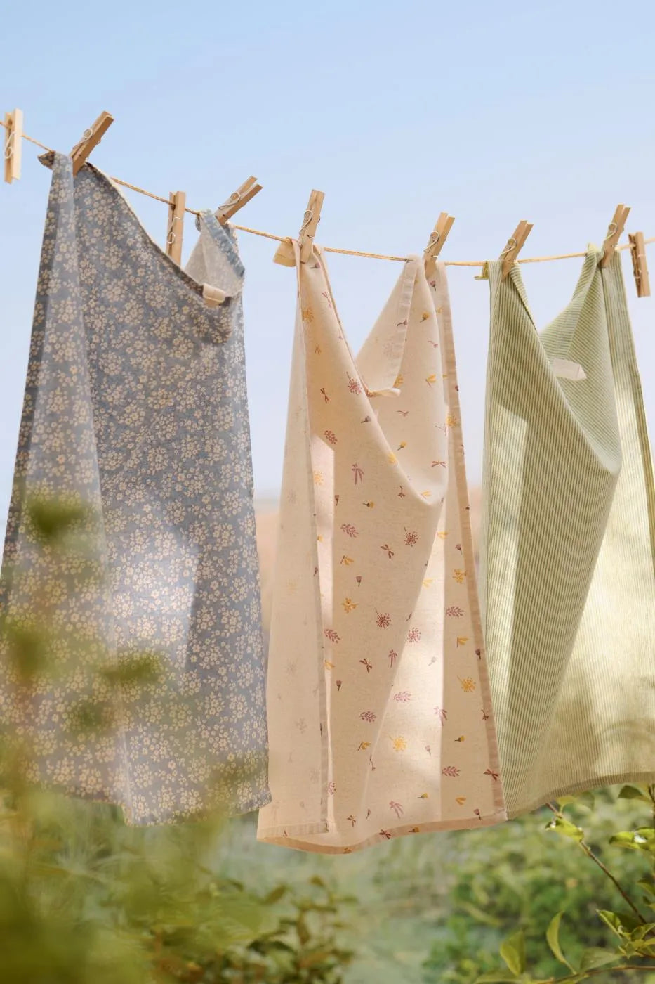 Ib Laursen - Geschirrtuch Ofelia natur mit Blumen und Schmetterlingen