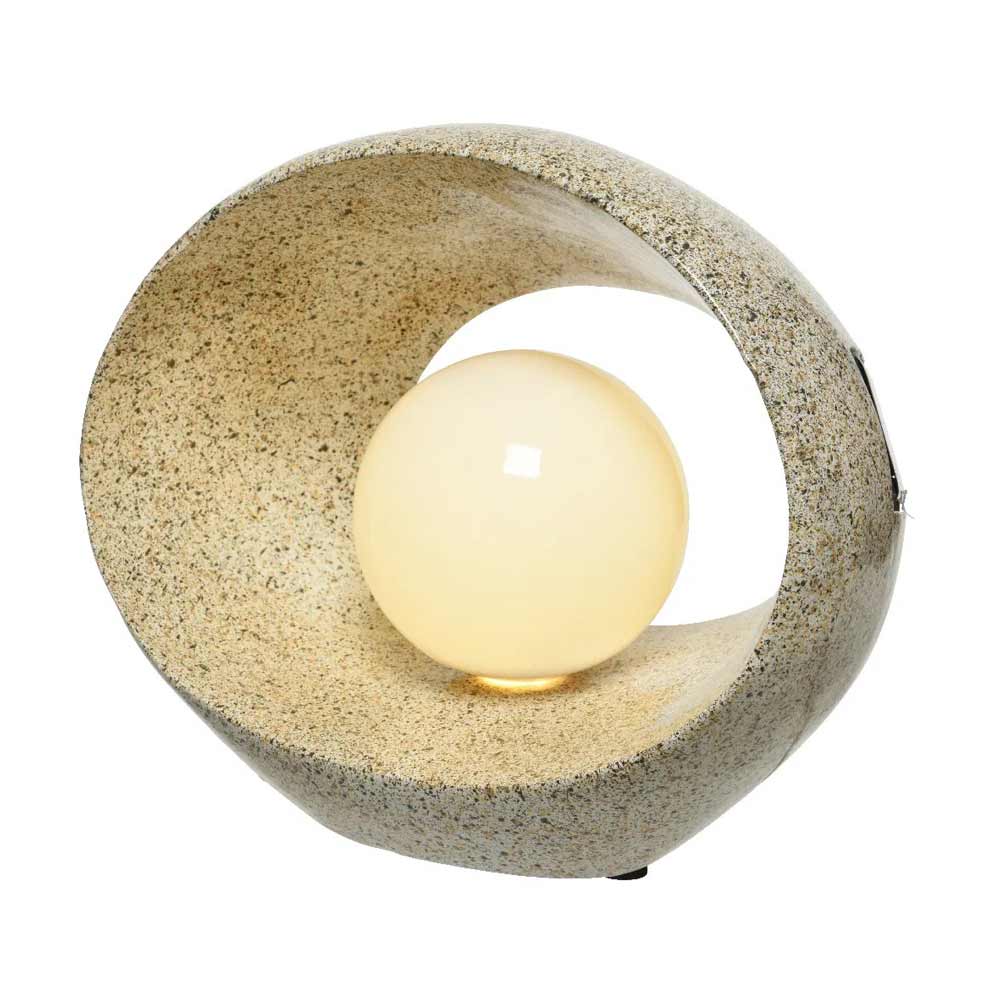 Die Gilde - Laterne Solar Ovalo ist eine moderne Lampe mit einer kugelförmigen Glühbirne in einem offenen, ovalen, steinähnlichen Rahmen.