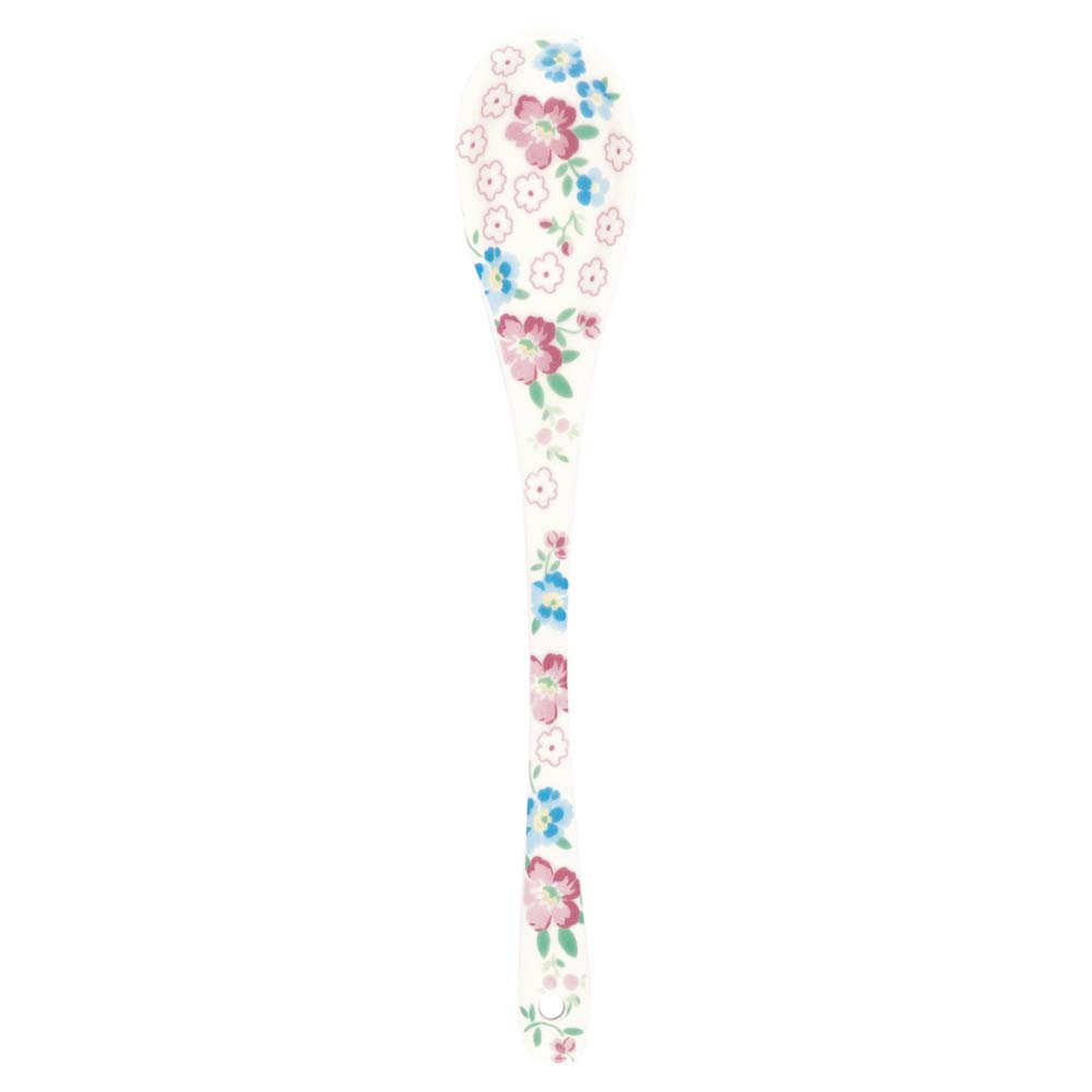 Der GreenGate - Allyna Löffel Keramik White ist ein Löffel mit einem floralen Muster mit rosa, blauen und grünen Blumen auf weißem Hintergrund.