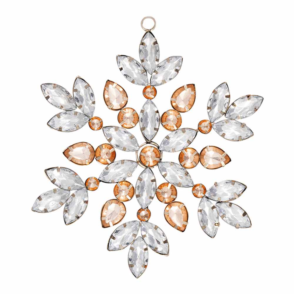 Ein großer GreenGate - Anhänger Schneeflocke Krystall in Hellrosa, bestehend aus klaren und bernsteinfarbenen, kristallähnlichen Edelsteinen, die in einem symmetrischen Muster angeordnet sind und an der Spitze eine Metallschlaufe haben.