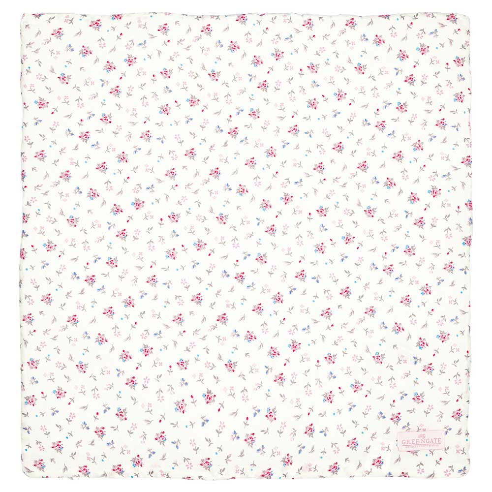 Ein quadratisches Stück weißer Stoff mit einem Muster aus kleinen rosa und blauen Blumendrucken und einem Etikett in einer Ecke, GreenGate - Elysia Kissenbezug pale grey 50x50 cm.