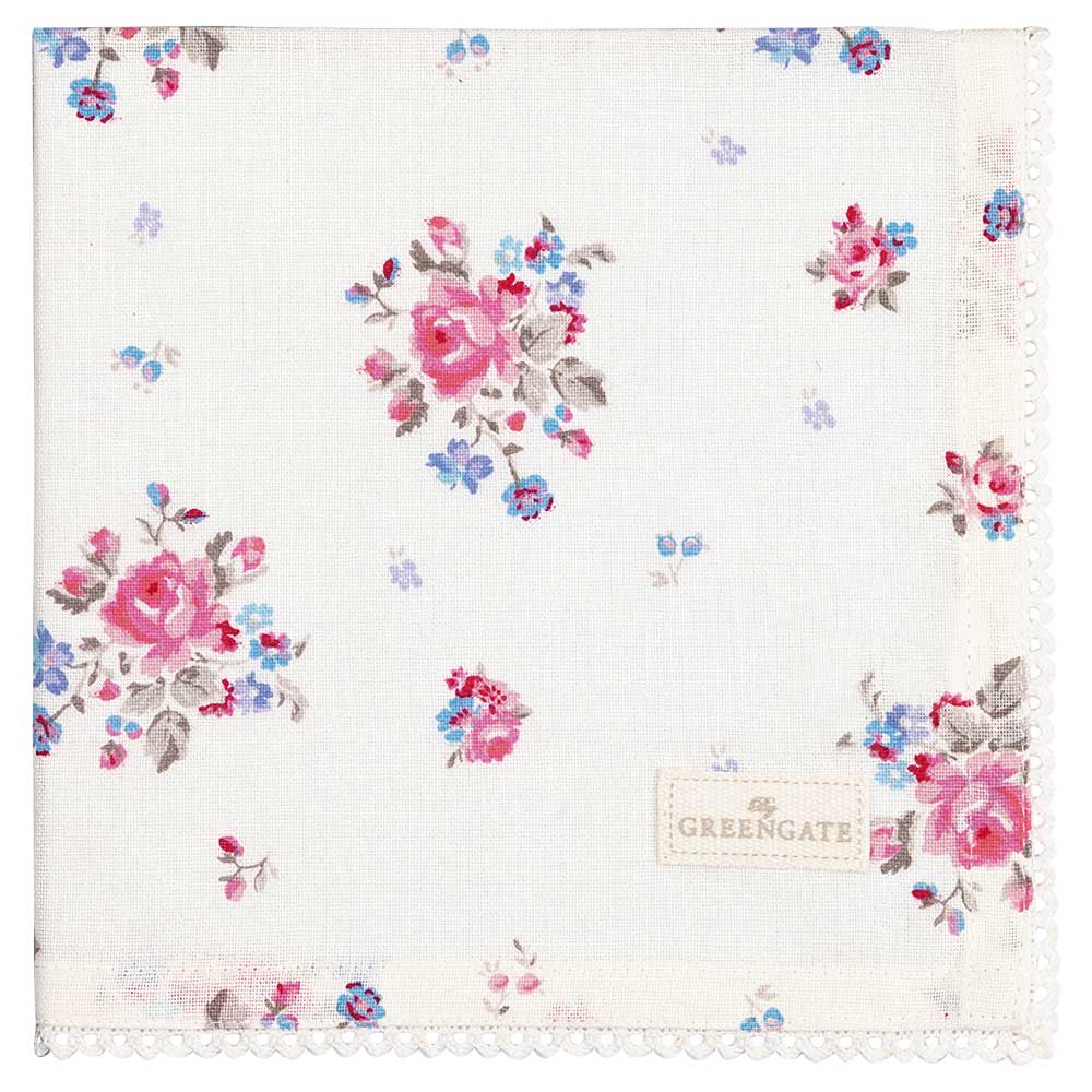 Eine weiße Serviette mit einem floralen Muster aus rosa und blauen Blumen, mit einem kleinen Etikett mit dem Text „GreenGate - Elysia Stoffserviette mit Spitze weiß“ in einer Ecke. Die Ränder sind mit einem zarten Spitzenbesatz verziert.