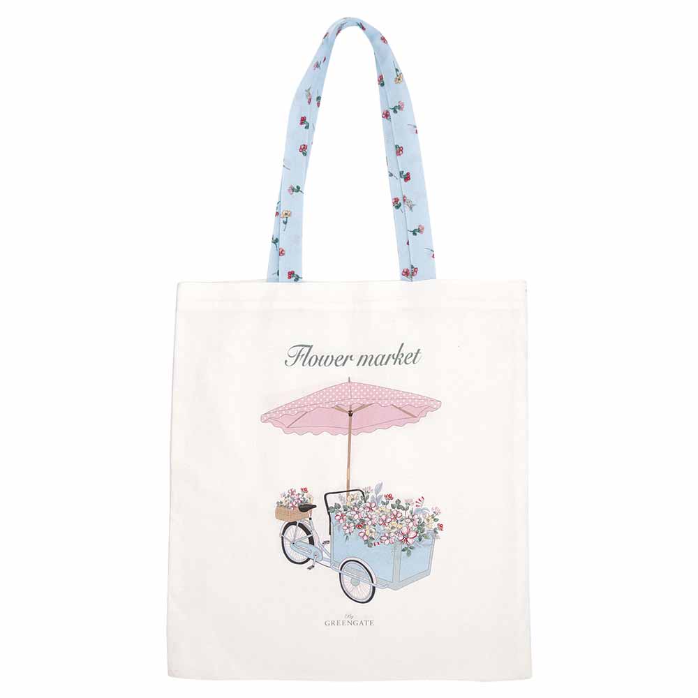 Die GreenGate - Portia Flowers Stofftasche White ist eine Einkaufstasche mit einem floralen Griff, der ein Dreirad mit Blumen und einem Regenschirm zeigt und mit der Aufschrift „Flower Market“ versehen ist.