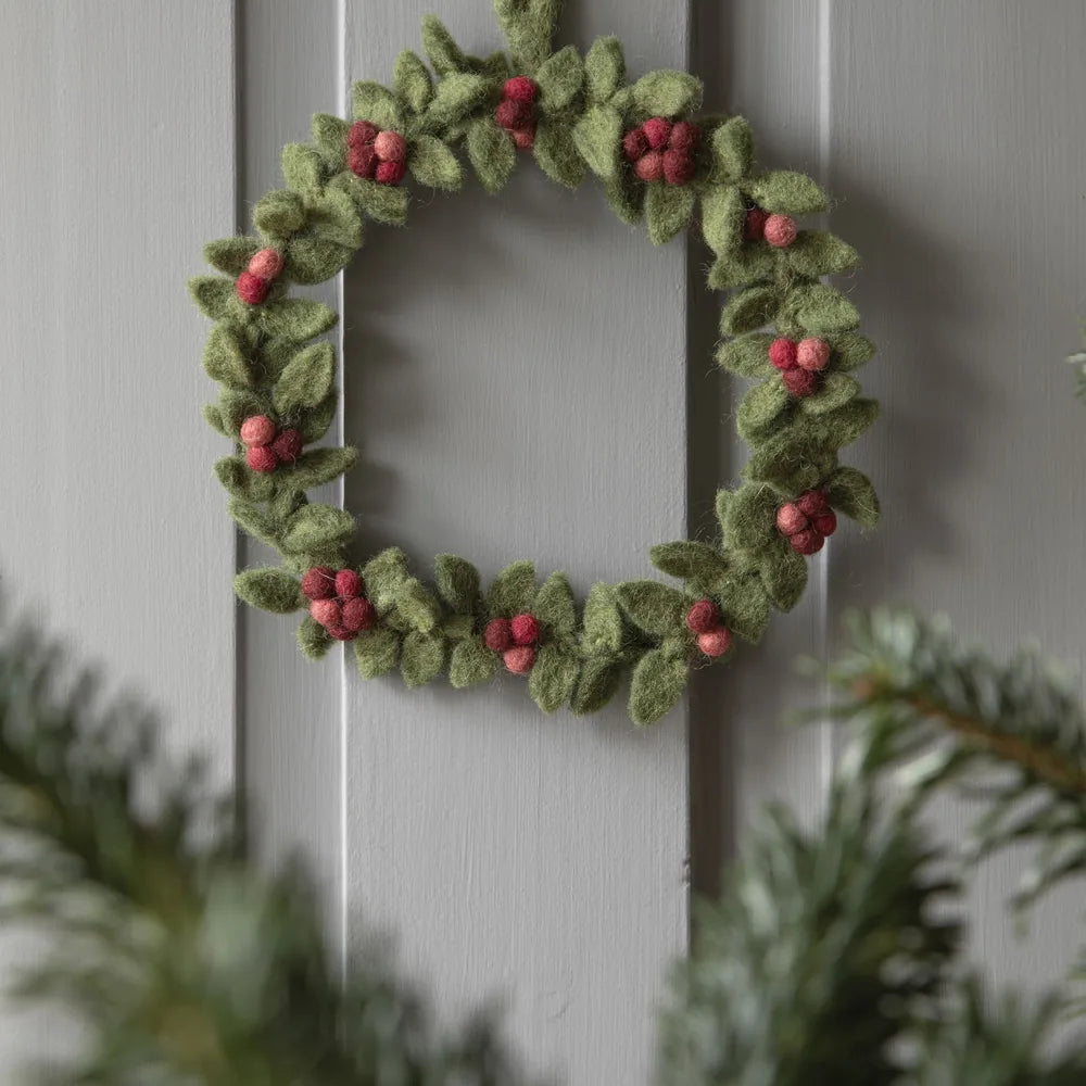 Gry & Sif - Filzkranz grün mit roten Beeren klein