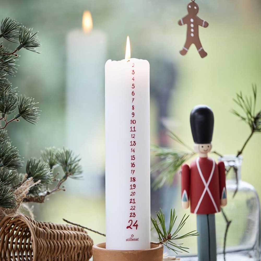 Ib Laursen - Adventskalender Kerze 1-24 weiss mit roten Zahlen