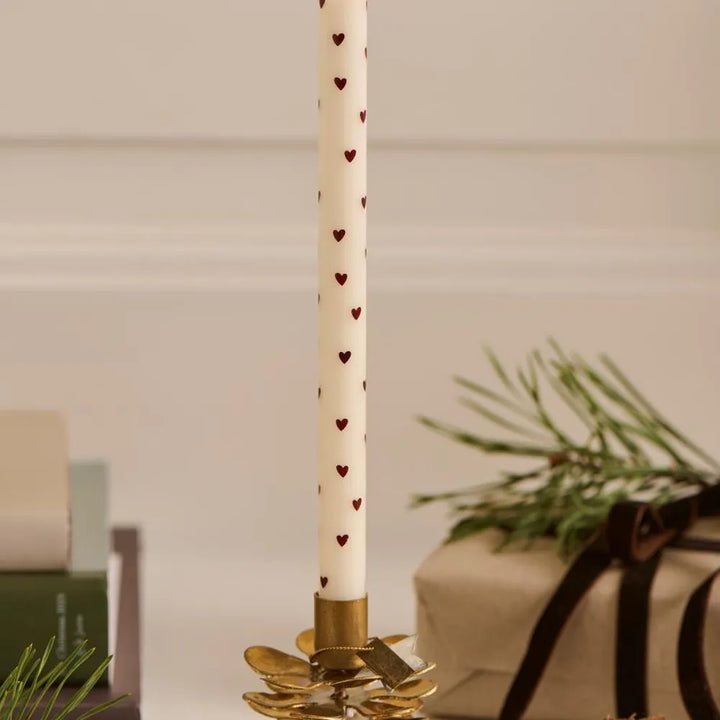 Ib Laursen - Dünne hohe Kerze mit braunen Herzen Stearin