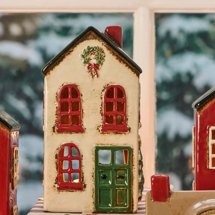 Ib Laursen - Haus für Teelicht Stillenat grüne Tür und Kranz oben