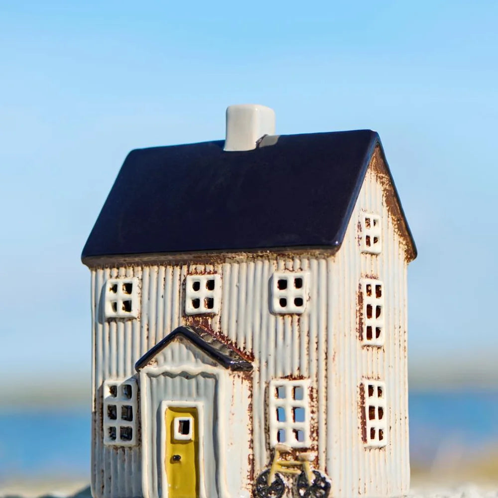 Ib Laursen - Haus für Teelicht Visby, Fahrrad vorne, schwarzes Dach