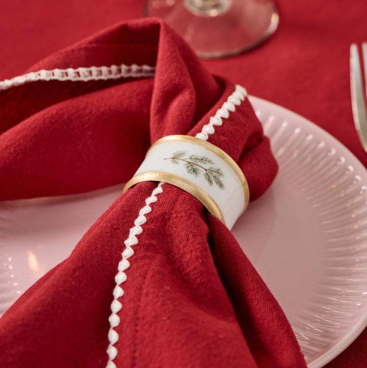 Ib Laursen - Stoffserviette Dagmar rot mit weißer Randstickerei