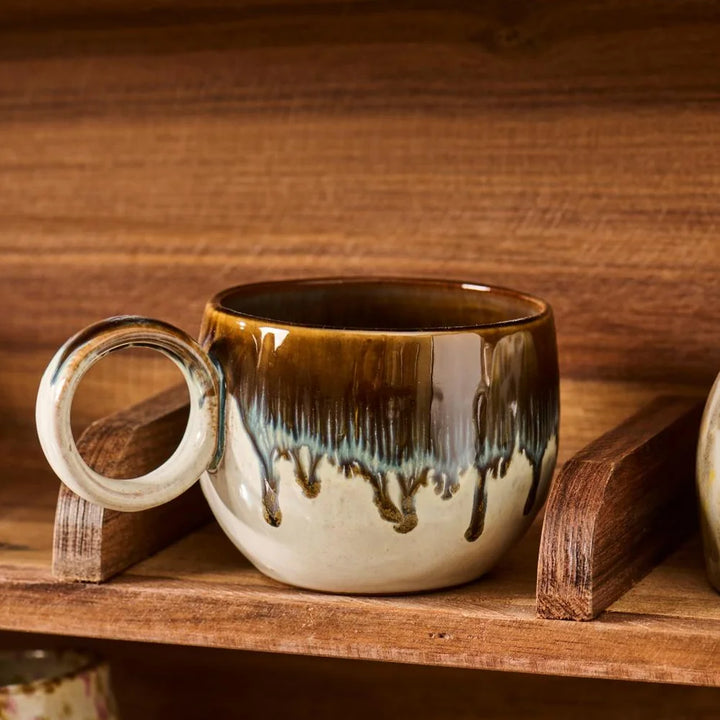 Ib Laursen - Tasse mit Henkel Vallvik erdige Farbtöne, mit blauer Laufglasur