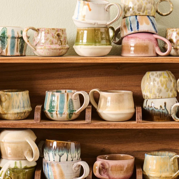 Ib Laursen - Tasse mit Henkel Vallvik erdige Farbtöne, mit blauer Laufglasur