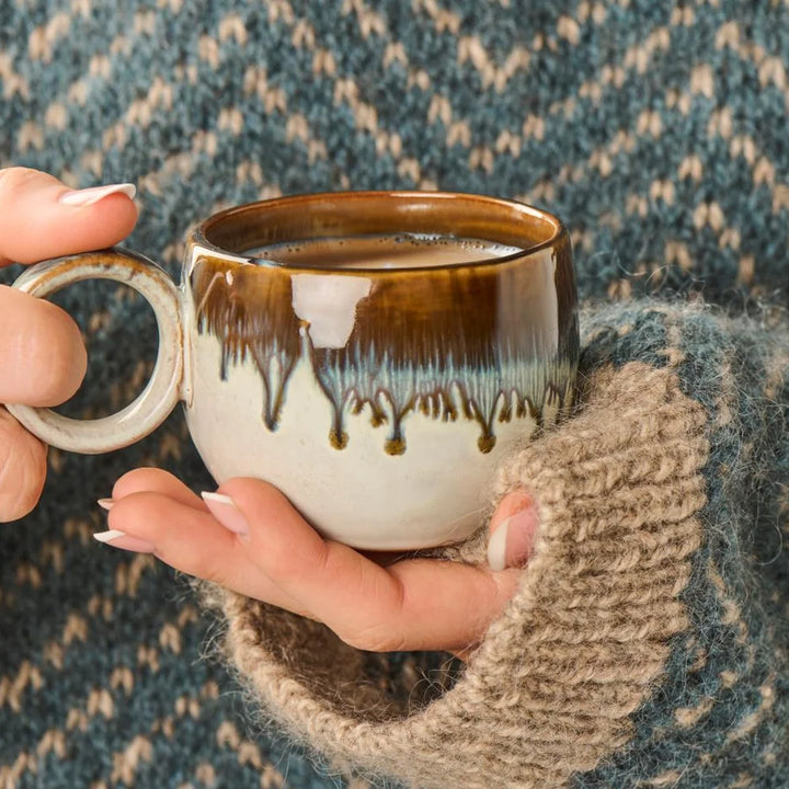 Ib Laursen - Tasse mit Henkel Vallvik erdige Farbtöne, mit blauer Laufglasur