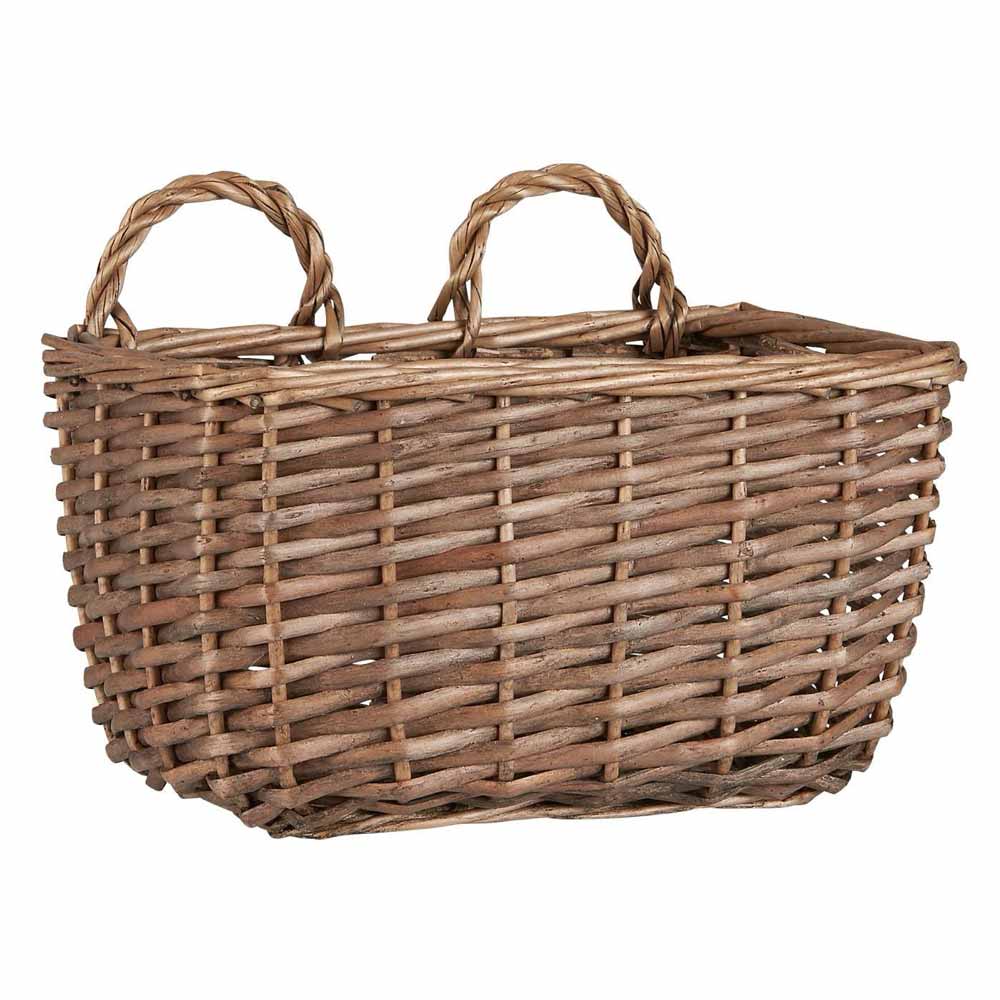 Ein rechteckiger geflochtener Weidenkorb von Ib Laursen mit zwei Griffen.