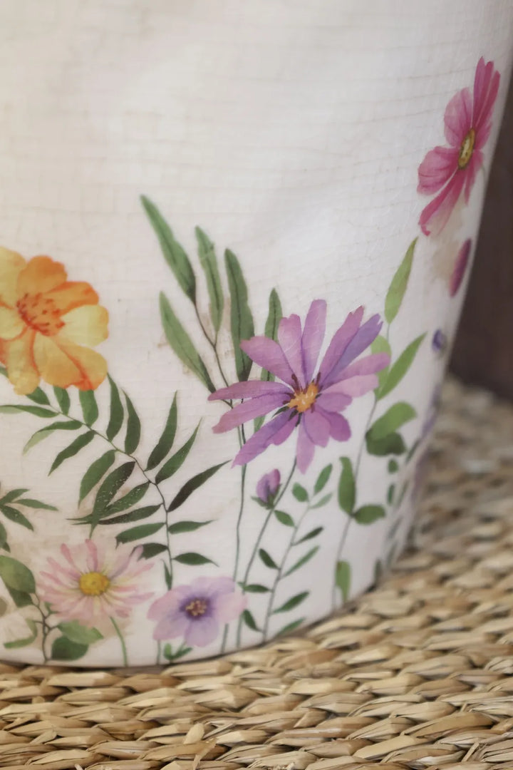 Chic Antique - Keramik Übertopf Creme mit Wiesenblumen-Motiv