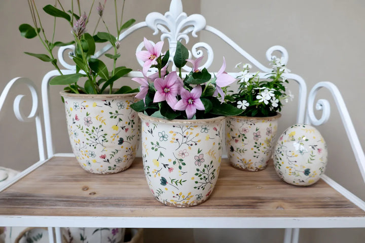 Chic Antique - Keramik Übertopf creme mit Blumenmuster