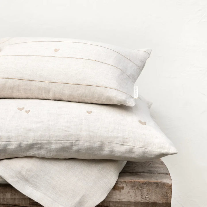 Bastion Collections - Kissenbezug mit Streifen und Herz 30 x 50 cm