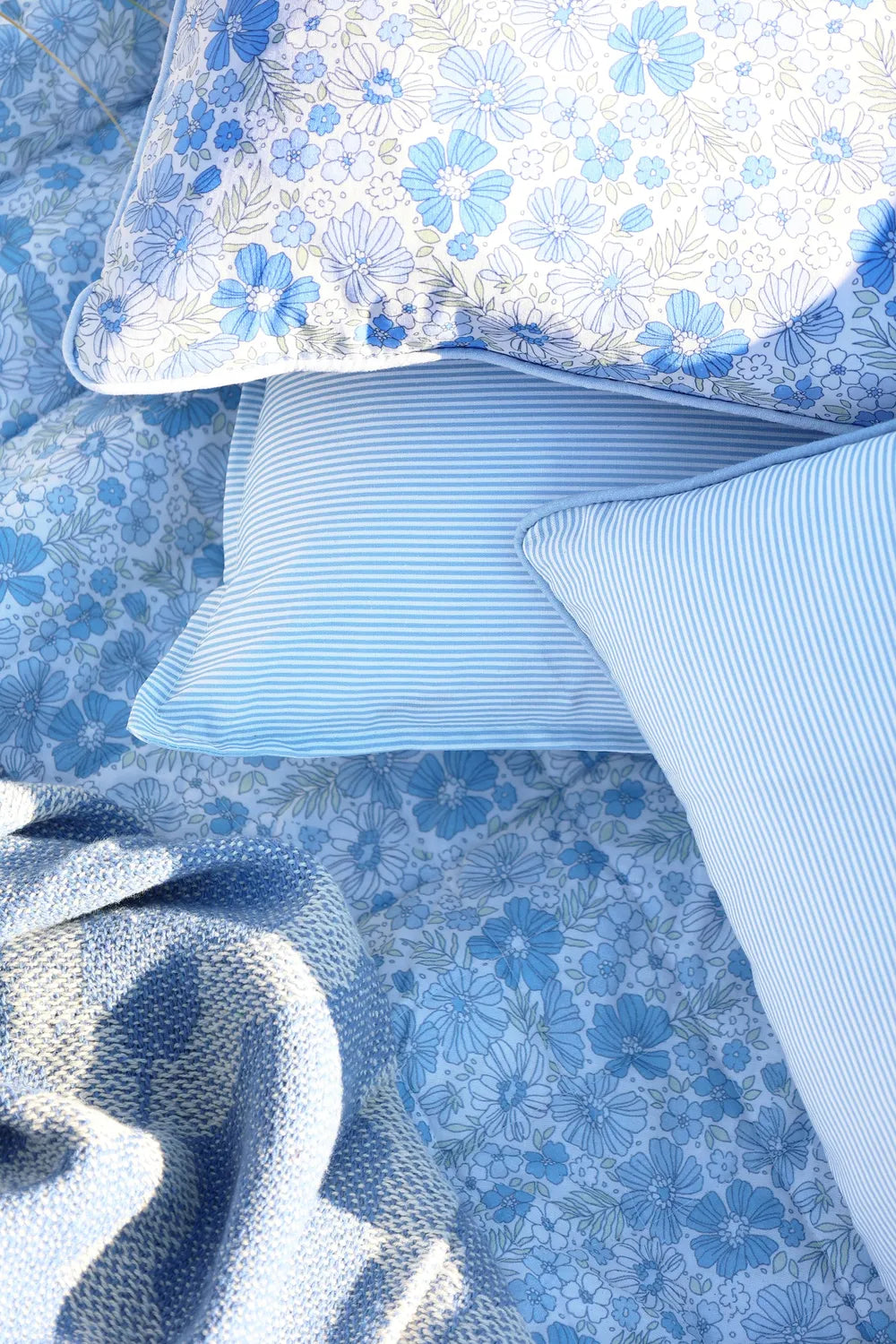 Chic Antique - Kissenhülle gestreift Sky Blue/Weiß 50x35 cm