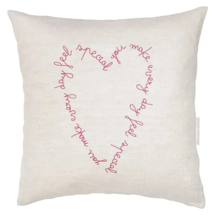 Bastion Collections - Kissenhülle Herz Schriftzug "you make every day feel special"