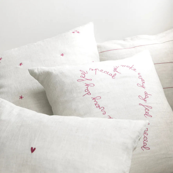 Bastion Collections - Kissenhülle Herz Schriftzug "you make every day feel special"