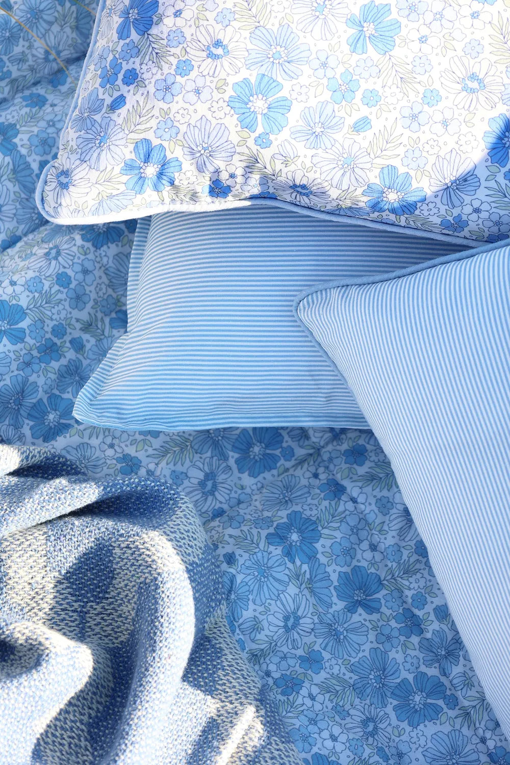 Chic Antique - Kissenhülle gestreift Sky Blue und Weiß