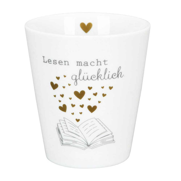 Eine Krasilnikoff - Happy Mug „Lesen macht glücklich“ mit dem deutschen Text „Lesen macht glücklich“ und einem Design eines offenen Buches mit goldenen Herzen darüber.